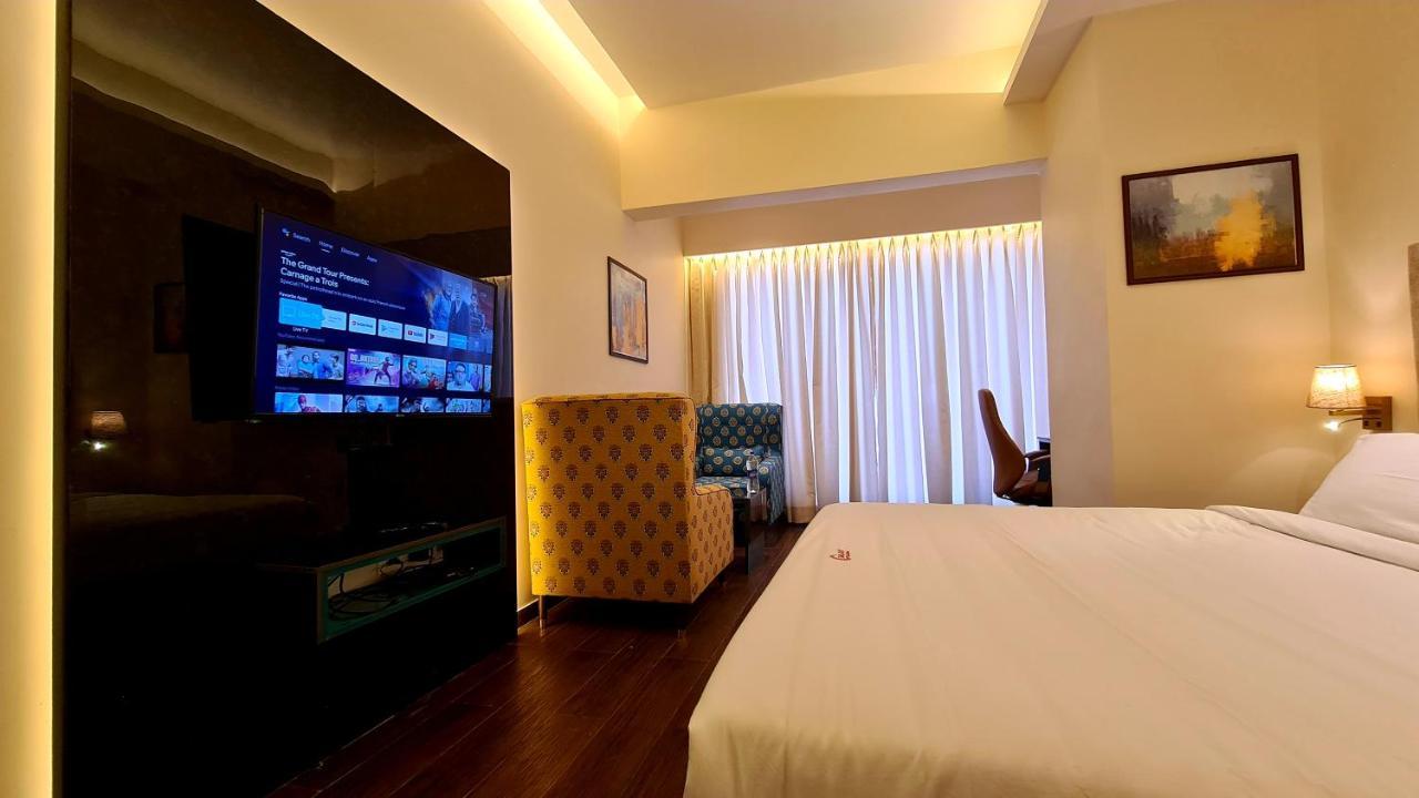 Galaxy Club & Hotel Bijāpur Exterior foto