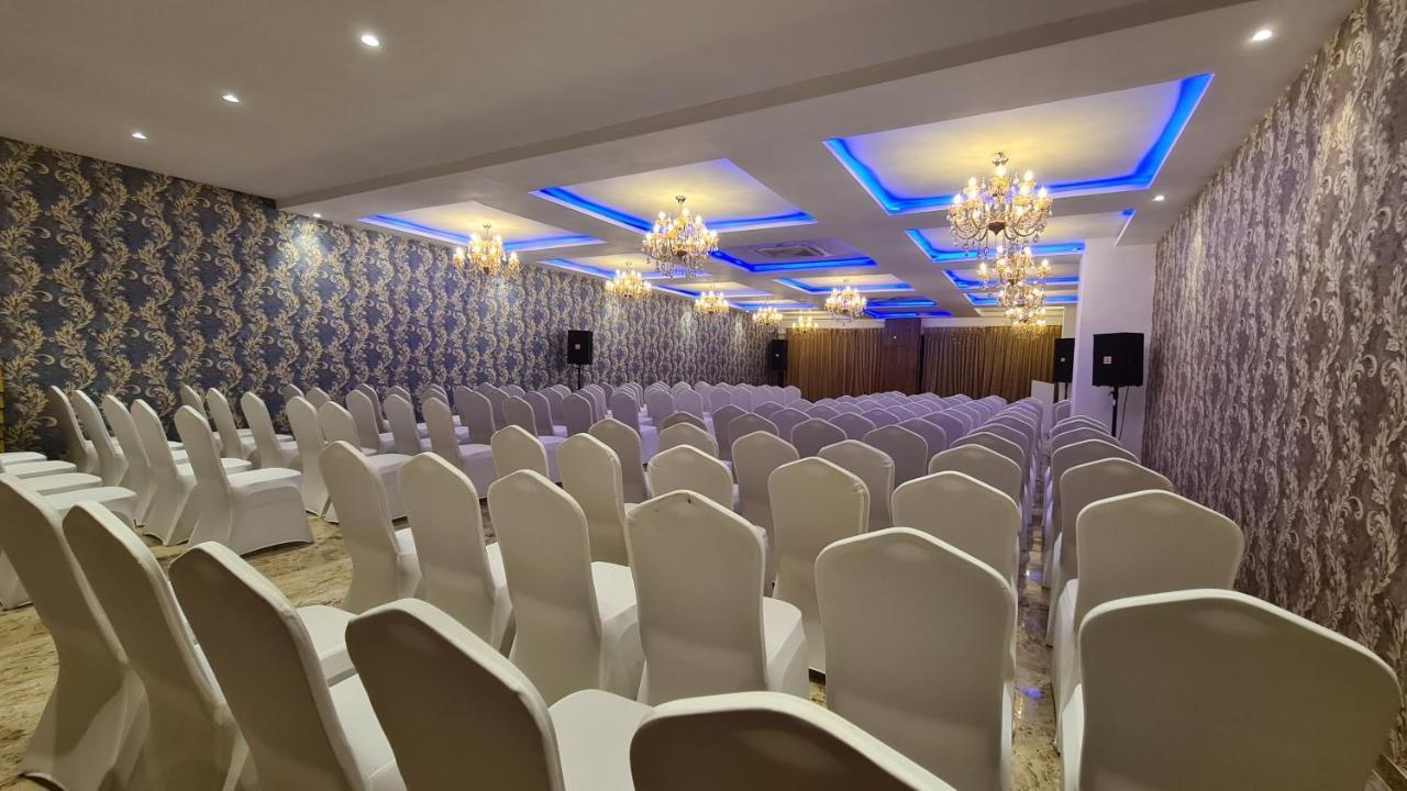 Galaxy Club & Hotel Bijāpur Exterior foto
