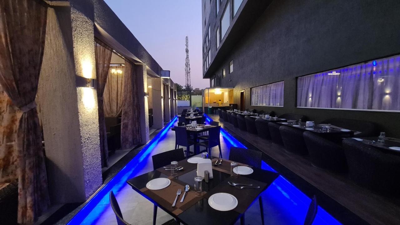 Galaxy Club & Hotel Bijāpur Exterior foto