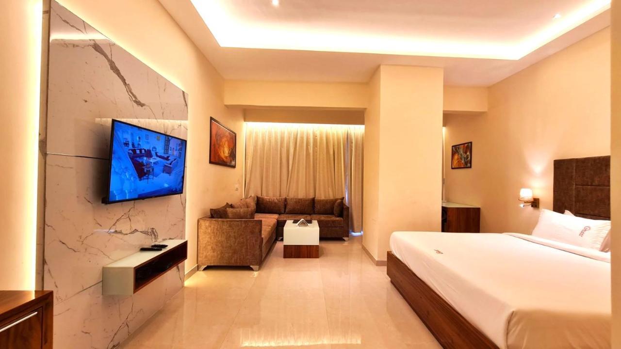 Galaxy Club & Hotel Bijāpur Exterior foto